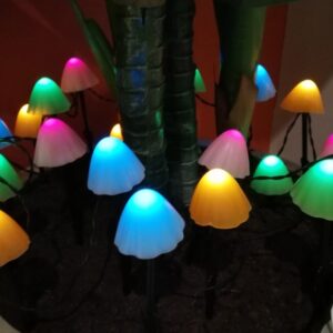 LED Lichterkette Mini Pilze - 20 Gartenstecker mit Erdspießen - 8 F...